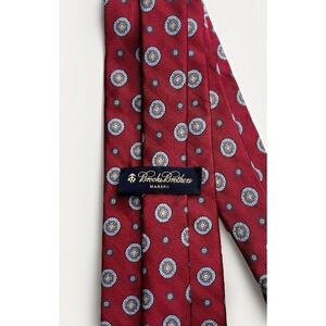 Brooks Brothers Red Silk Necktie Tie Blue Medallion England Old Money Preppy